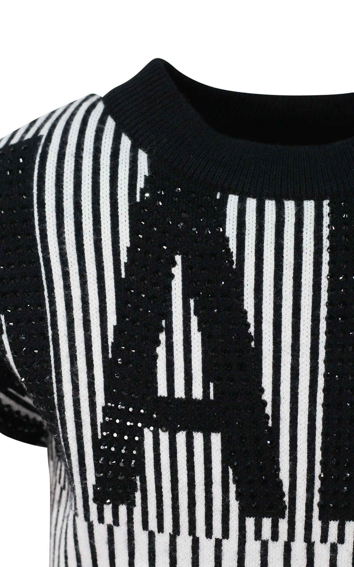 JMJDR01905.WHITEBLACK.03.jpg