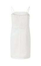FJDR02946.WHITE.02.jpg